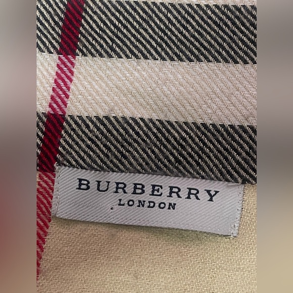 Burberry Cashmere Silk Oversized Scarf/Shawl. - Picture 4 of 11